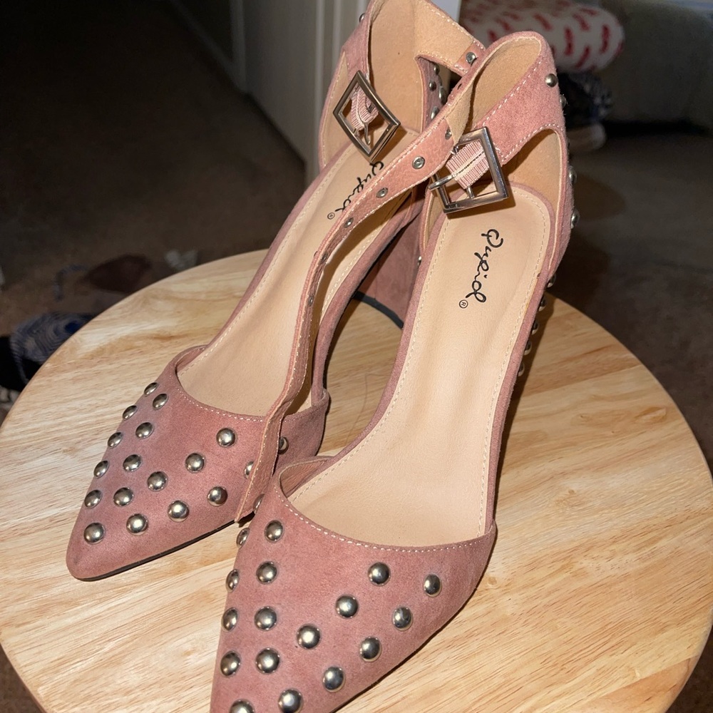 Pink heels w studs 7